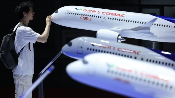 易速宝 大型水陆两栖灭火飞机“鲲龙”AG600在京获颁中国民航局型号合格证