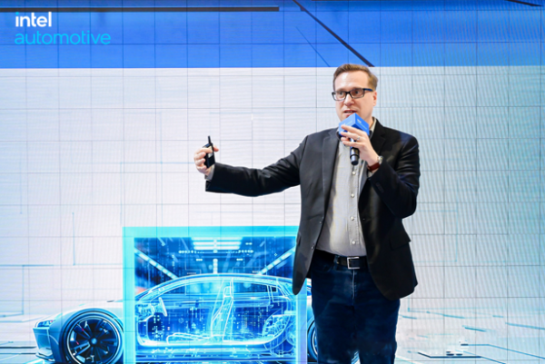 公牛配资 2025上海车展：新人、老朋友、消失的面孔 | 海斌访谈