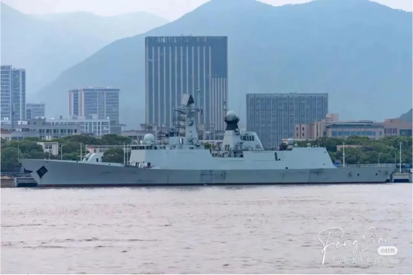 尚红网 最新054A型护卫舰: 搭载100毫米“馒头炮”, 能起降直-20F直升机