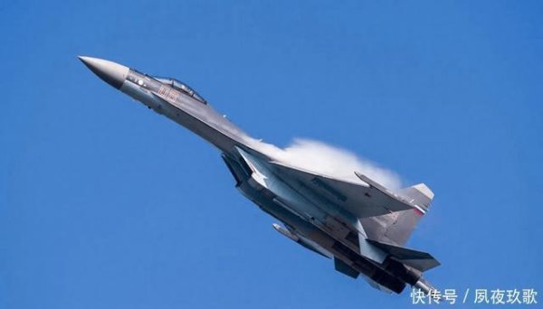 天金策略 苏35由苏霍伊设计局设计，是苏27的深度改进型，可和F22掰手腕